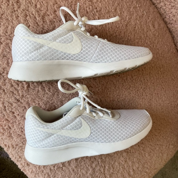 Nike Shoes - Brand New Nike Tanjun EasyOn/ Size 6.5